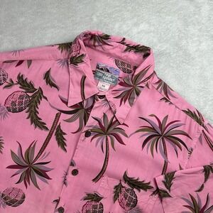 Reyn Spooner Shirt Mens Medium Pink Hawaiian Aloha 100% Rayon Palm Pineapple